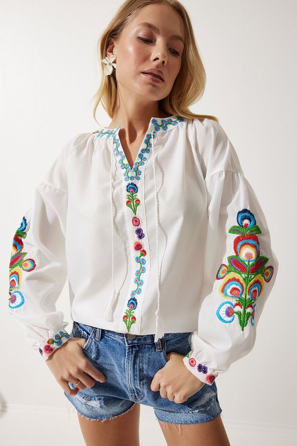 Happiness İstanbul Happiness İstanbul Women's White Embroidered Balloon Sleeve Poplin Blouse