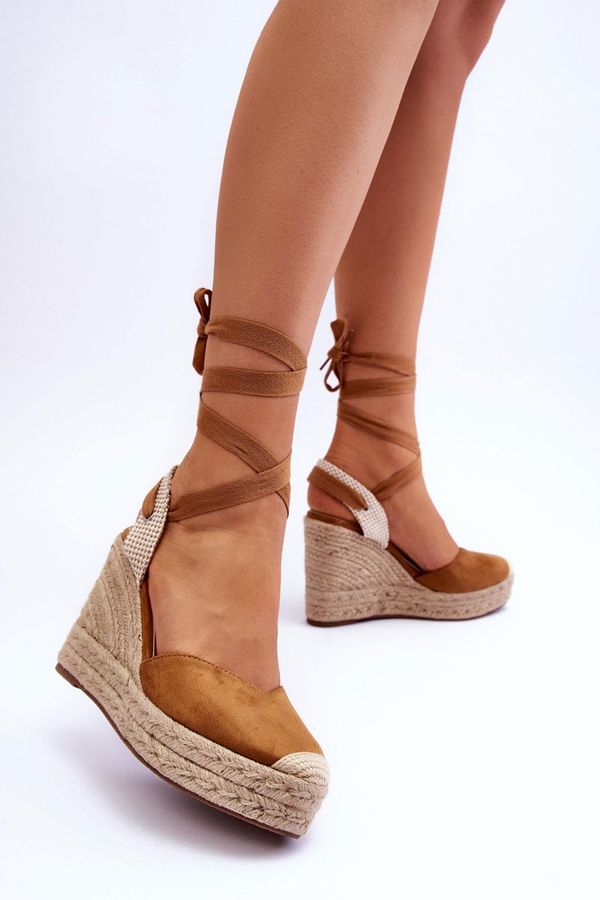 Kesi knotted sandals on a high wedge camel lendy