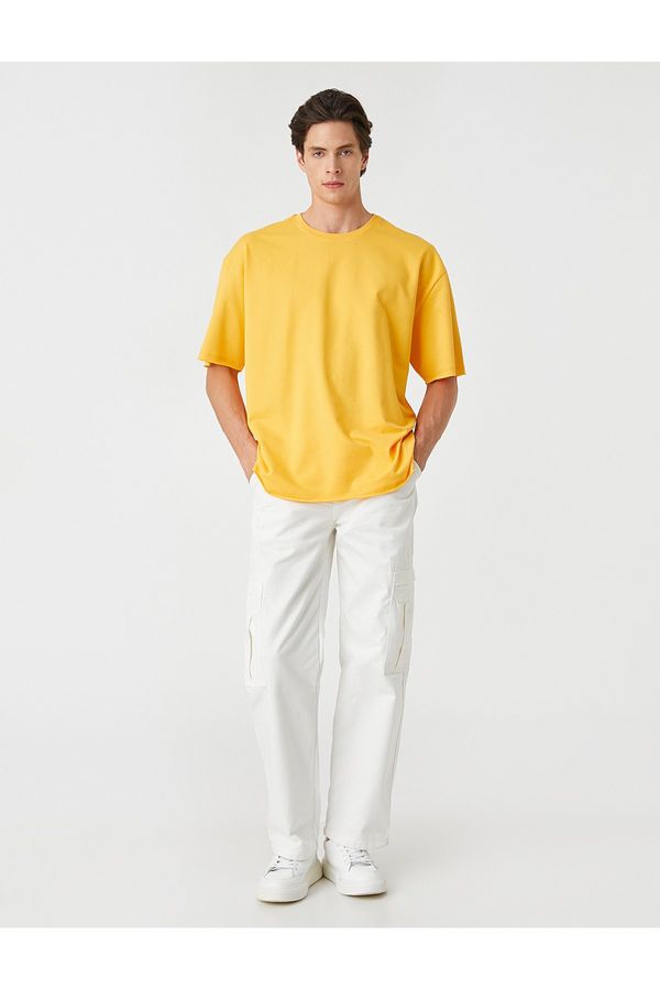 Koton Koton Basic Oversize T-Shirt with a Crew Neck Short Sleeves.