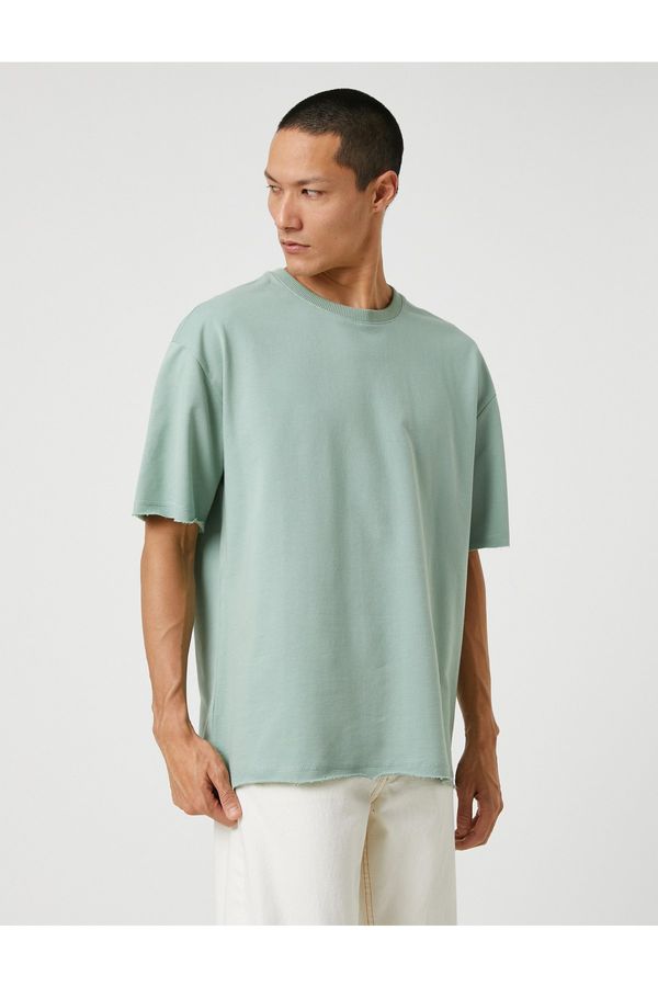 Koton Koton Basic Oversize T-Shirt with a Crew Neck Short Sleeves.