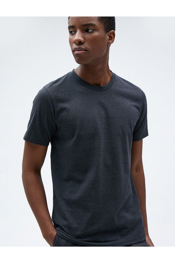 Koton Koton Basic T-shirt with a Crew Neck Short Sleeves, Slim Fit.