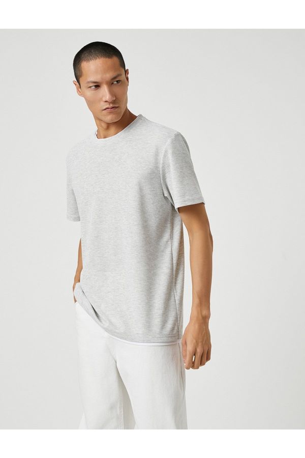 Koton Koton Basic Woven T-shirt with a Crew Neck Short Sleeves, Slim Fit.