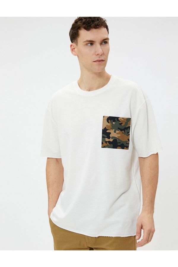 Koton Koton Oversize T-shirt with Short Sleeves, Crew Neck Pocket Detailed, Cotton.