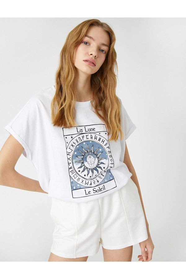 Koton Koton Short-Sleeved T-shirt with a relaxed fit, Crew Neck Printed.