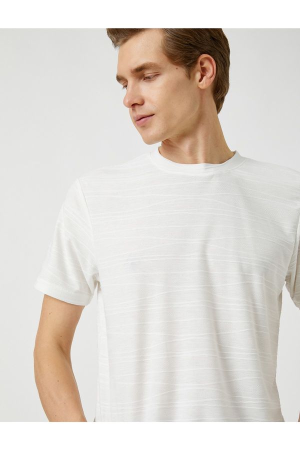 Koton Koton T-Shirt with a Stripe Print Slim Fit Crew Neck Short Sleeved