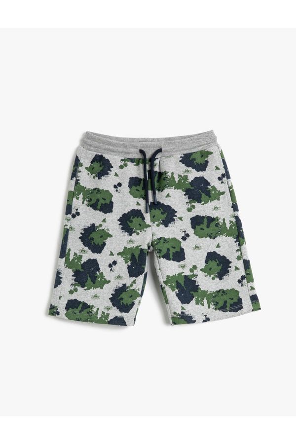 Koton Koton The shorts have an elasticated waist, fastening, and print. With pockets.