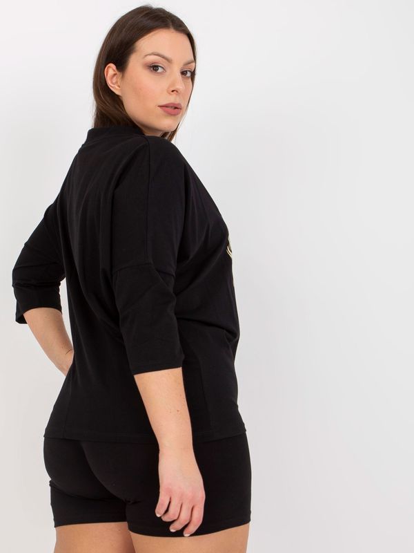 Fashionhunters Lady's black blouse plus size with patch