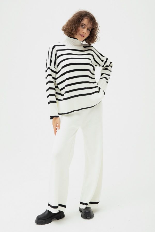 Lafaba Lafaba Women's White Striped Knitwear Suit