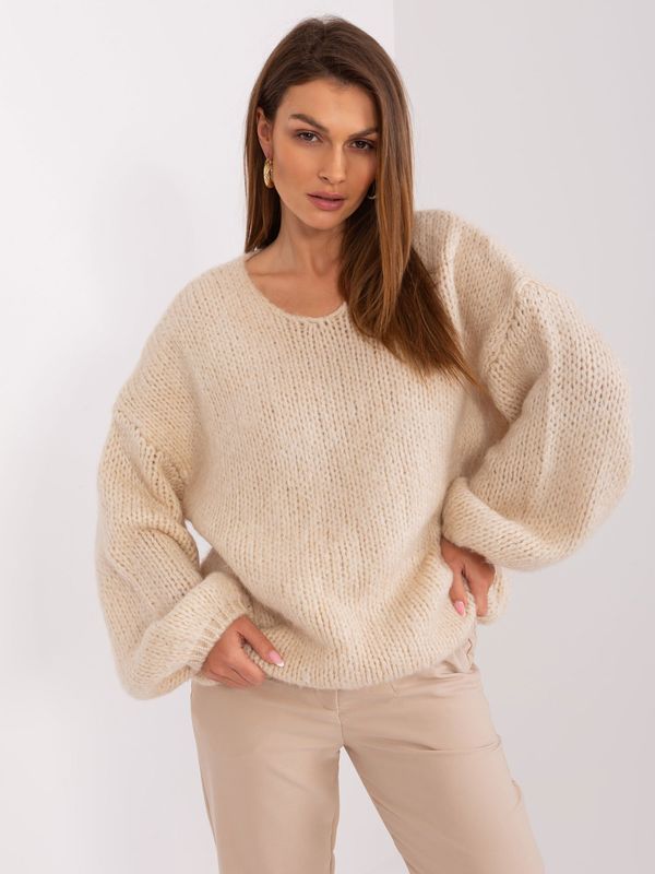 Fashionhunters Light beige knitted sweater with wide sleeves