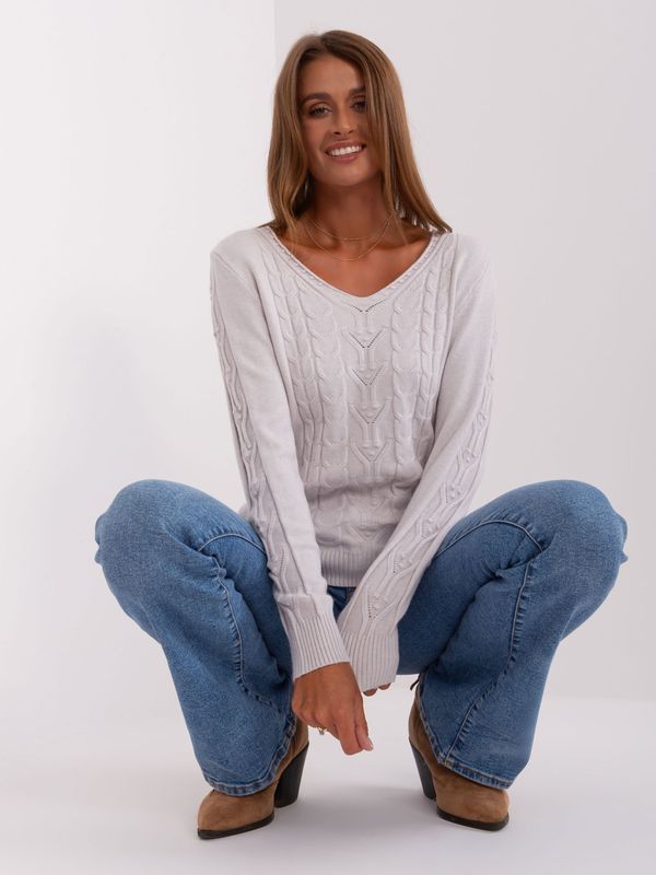 Fashionhunters Light grey sweater with cables and long sleeves