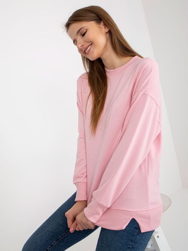 Fashionhunters Light pink basic hoodless sweatshirt with slits