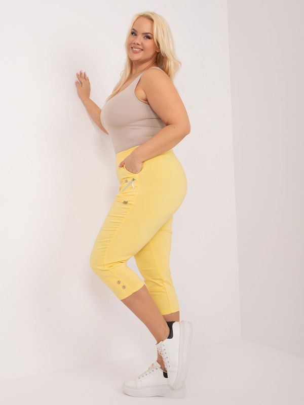 Fashionhunters Light yellow fabric trousers size 3/4 plus