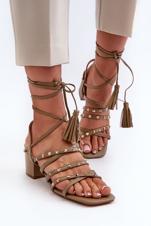 Kesi Low-heeled knotted sandals decorated with studs, green Chrisele