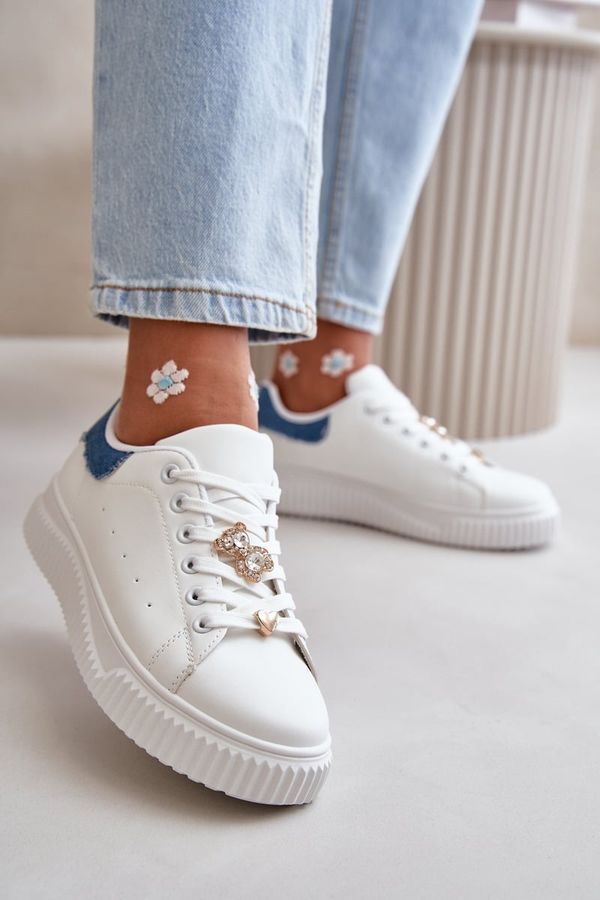 Kesi Low sneakers made of eco-leather with white-blue badges Cillione