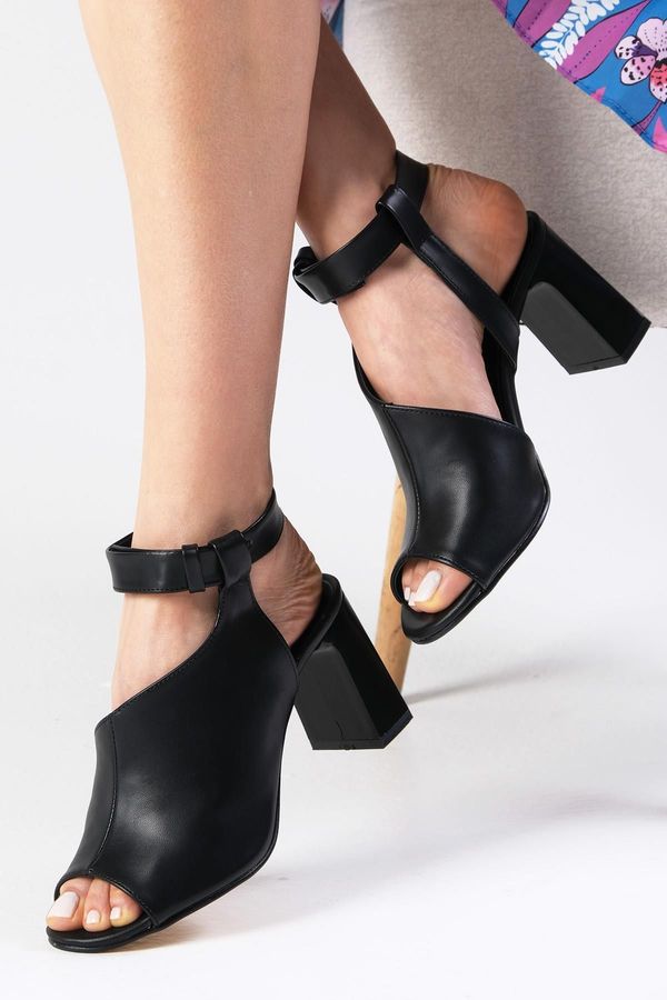 Mio Gusto Mio Gusto Sonya Black Color Asymmetric Cut Ankle Strap Women's Thick Heeled Sandals