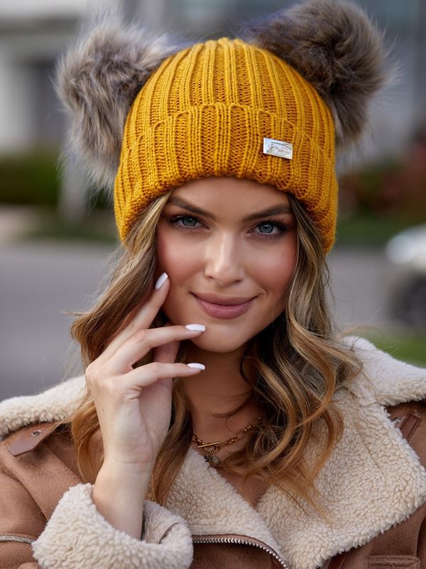FASARDI Mustard cap with pompom for the winter