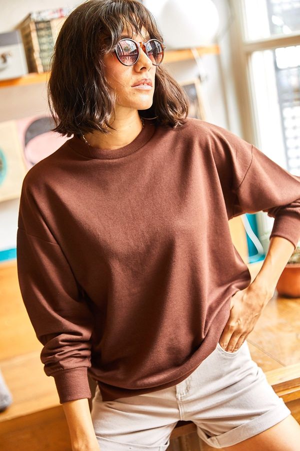 Olalook Olalook Women's Bitter Brown Crewneck Skirt With A Slit Basic Sweatshirt