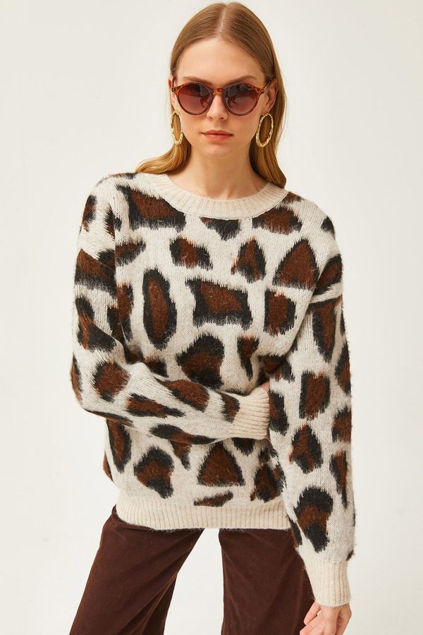 Olalook Olalook Women's Ecru Leopard Soft Textured Thick Knitwear Sweater