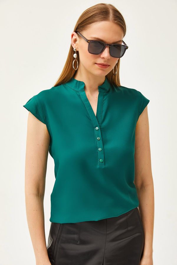 Olalook Olalook Women's Emerald Green V-Neck 4 Button Viscose Blouse