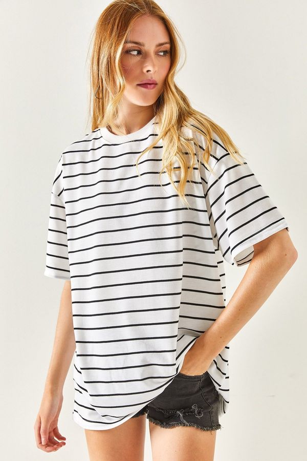 Olalook Olalook Women's White Striped 2 Thread Oversize Unisex T-Shirt
