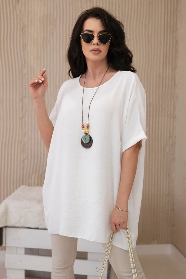 Kesi Oversized blouse with ecru pendant