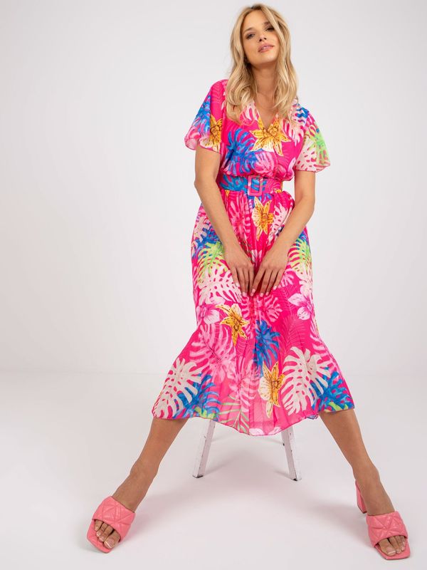 Fashionhunters Pink pleated midi dress with tropical print