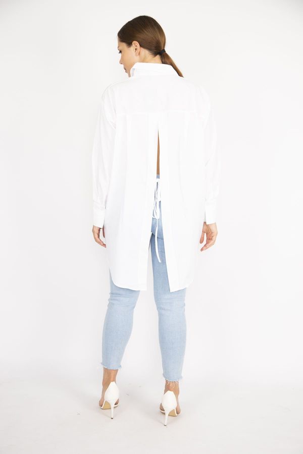 Şans Şans Women's Plus Size White Shirt with a slit and lace detail in the back and front button down
