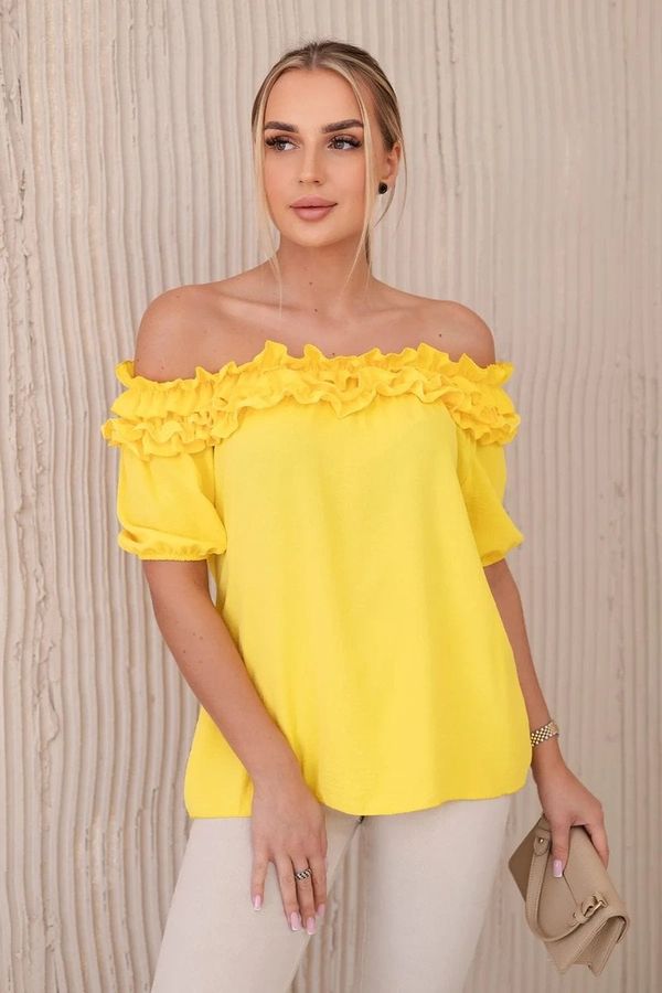 Kesi Spanish blouse with a small ruffle of yellow color