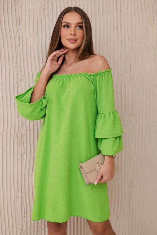 Kesi Spanish dress with pleats on the sleeve of bright green color