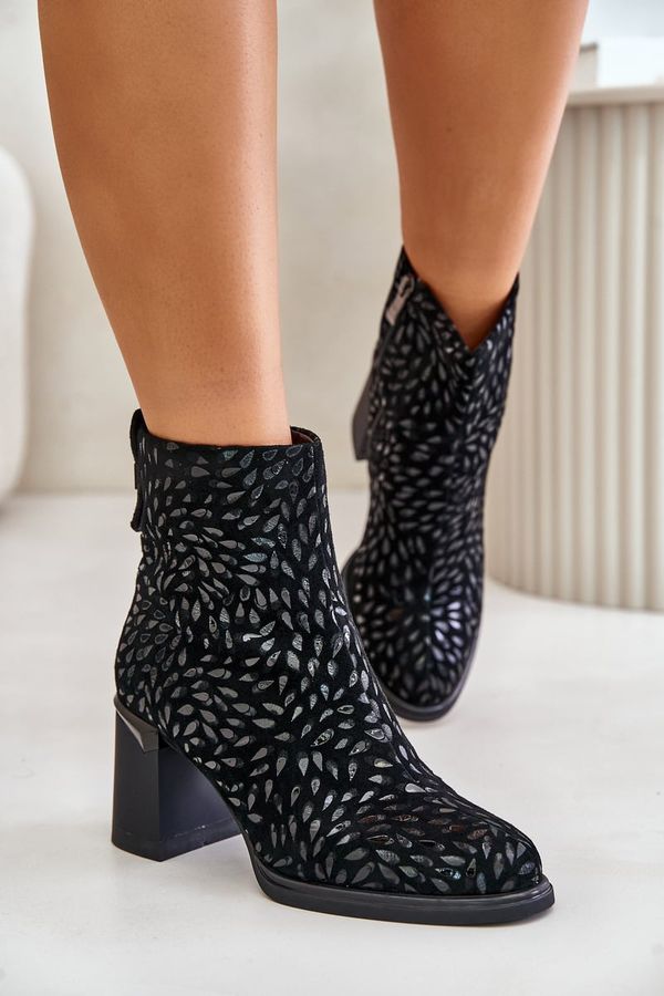 Kesi Suede ankle boots on a heel with decorative embossing D&A black