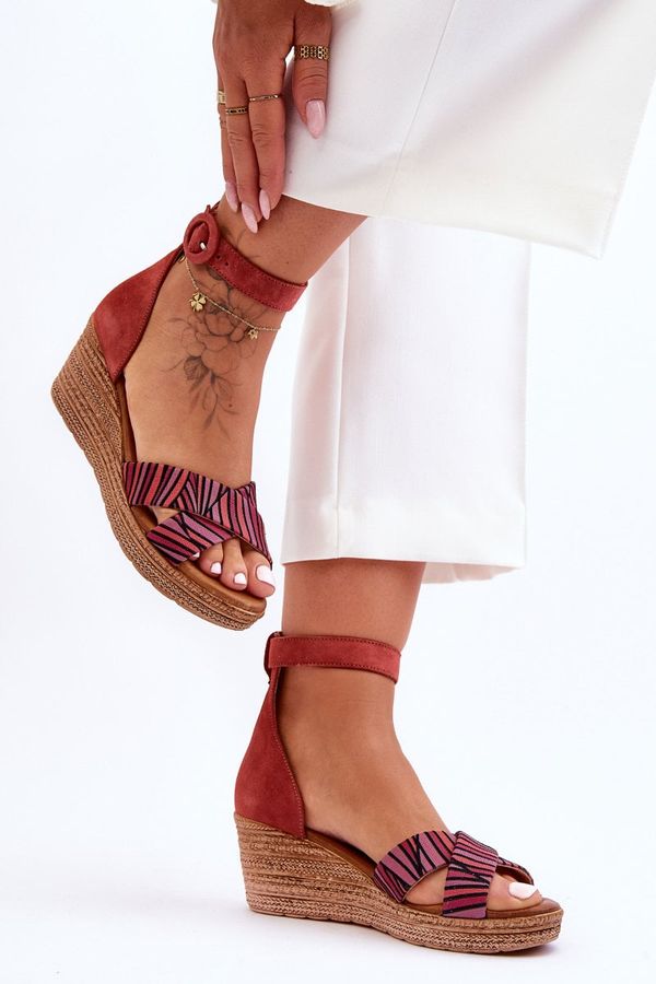 Kesi Suede wedge sandals Maciejka 04565-44 red