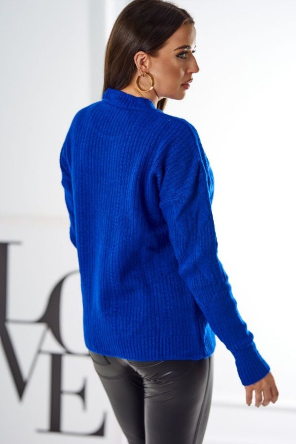 Kesi Sweater draped over the head with a fashionable cornflower blue weave