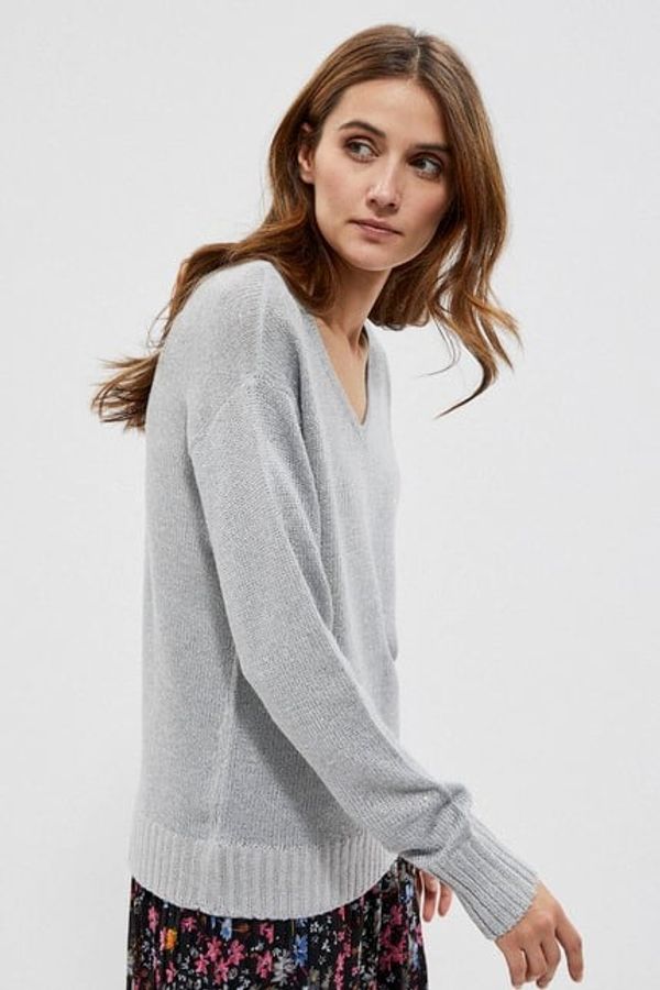 Moodo Sweater with a neckline on the back