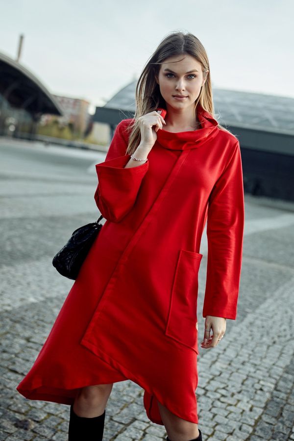 FASARDI Trapezoidal red dress with a wide turtleneck