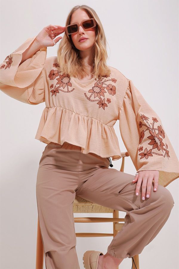 Trend Alaçatı Stili Trend Alaçatı Stili Women's Beige V Neck Robe And Sleeves Embroidered Aerobin Linen Blouse
