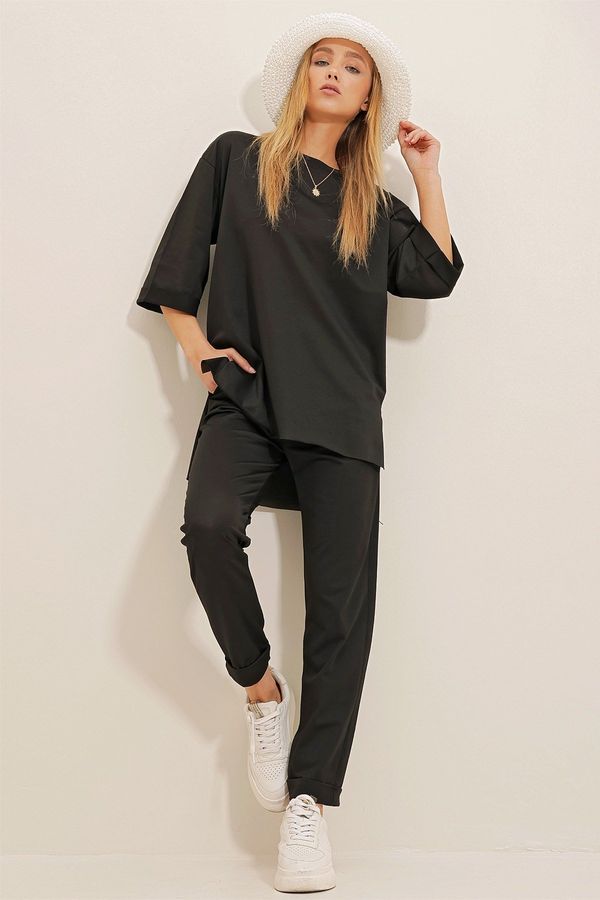 Trend Alaçatı Stili Trend Alaçatı Stili Women's Black Crew Neck Slit T-Shirt And Double Pocket Trousers Crepe Knitted Suit