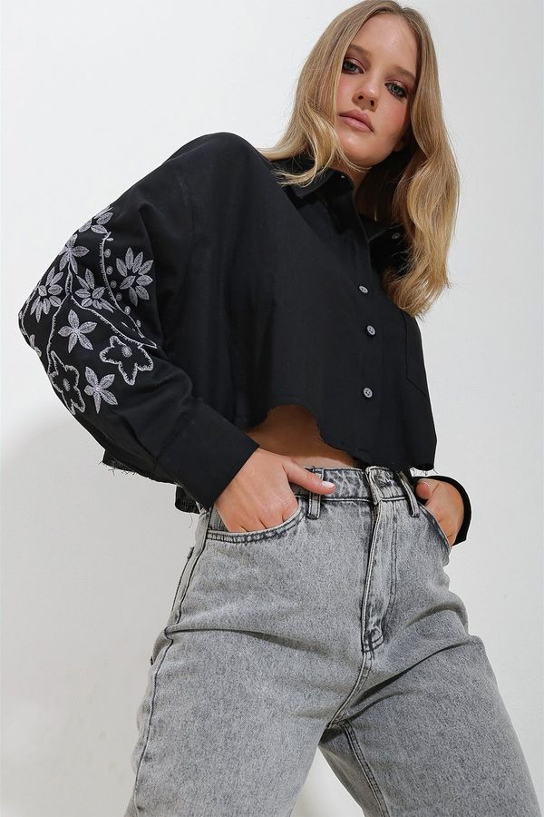 Trend Alaçatı Stili Trend Alaçatı Stili Women's Black Embroidered Sleeves Single Pocket Crop Shirt