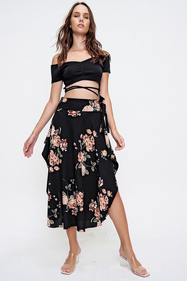Trend Alaçatı Stili Trend Alaçatı Stili Women's Black Floral Asymmetrical Cut Patterned Viscose Skirt