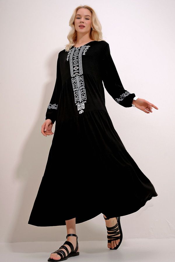 Trend Alaçatı Stili Trend Alaçatı Stili Women's Black V-Neck Ethnic Patterned Skirt Flounced Viscose Dress
