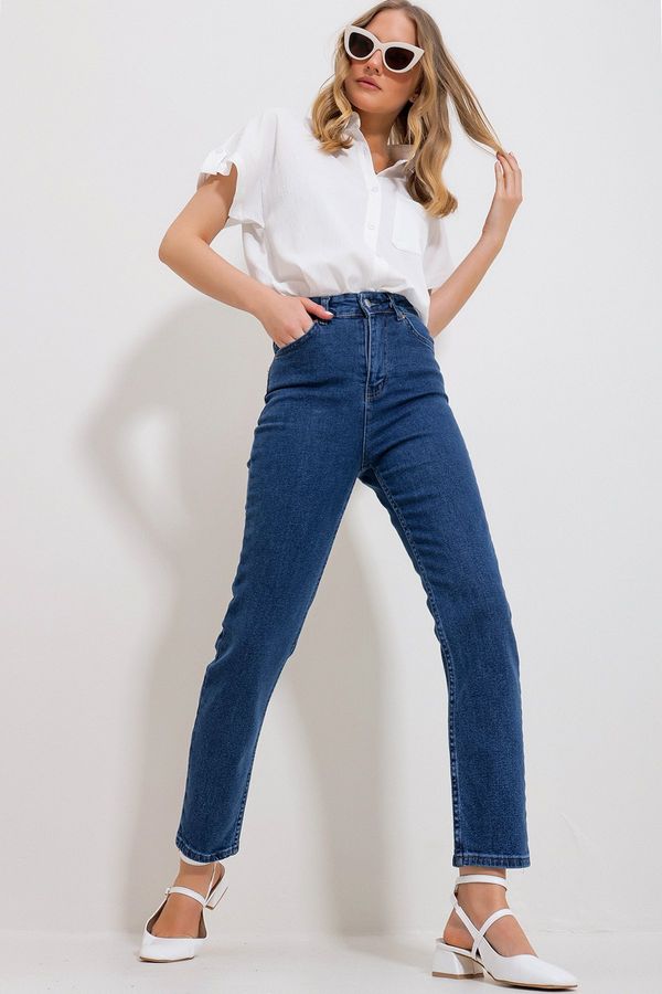 Trend Alaçatı Stili Trend Alaçatı Stili Women's Blue Five Pocket Lycra Mom Jeans