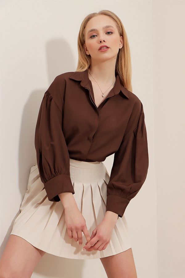 Trend Alaçatı Stili Trend Alaçatı Stili Women's Brown Basic Poplin Shirt with Hidden Popsicle and Balloon Sleeve