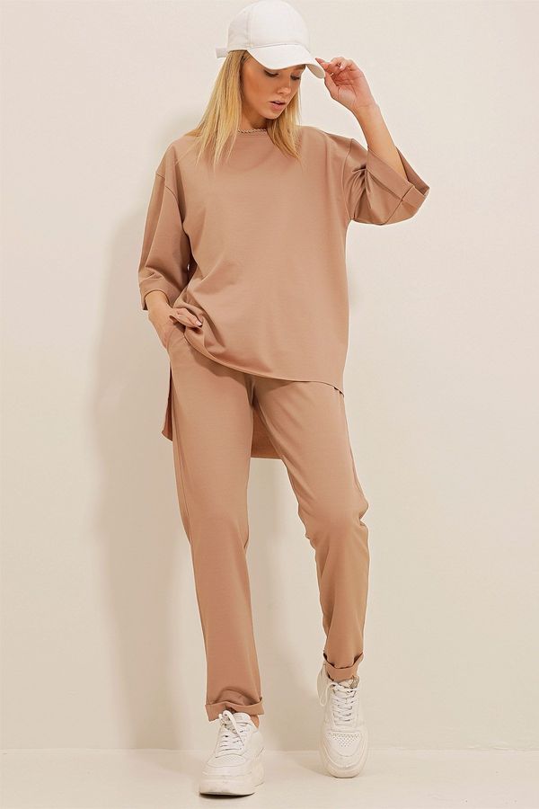 Trend Alaçatı Stili Trend Alaçatı Stili Women's Dark Beige Crew Neck Slit T-Shirt And Double Pocket Trousers Crepe Knitted