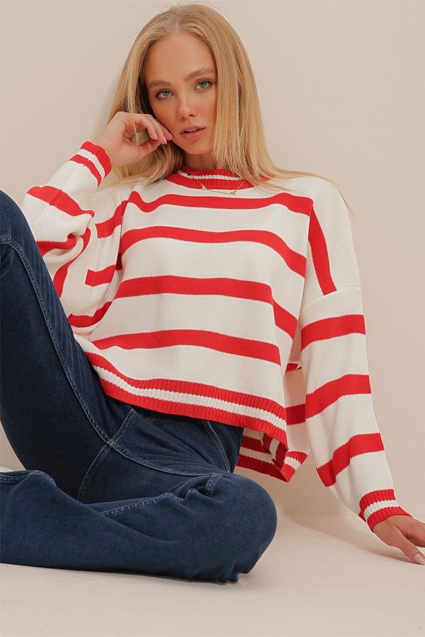 Trend Alaçatı Stili Trend Alaçatı Stili Women's Red Crew Neck Striped Crop Oversize Knitwear Sweater
