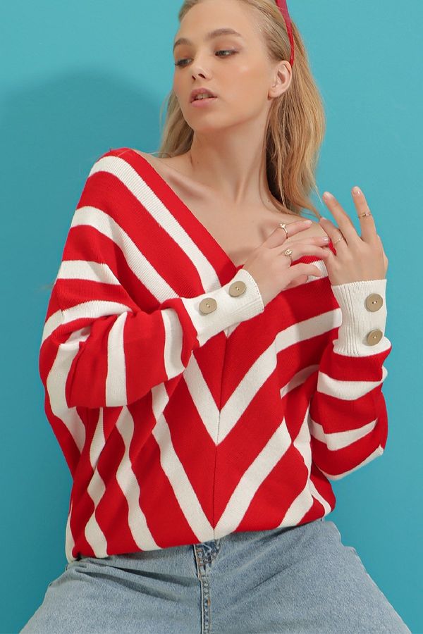 Trend Alaçatı Stili Trend Alaçatı Stili Women's Red V-Neck Bias Striped Oversize Knitwear Sweater