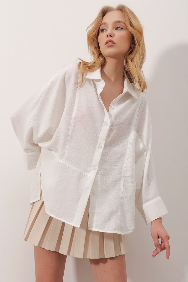 Trend Alaçatı Stili Trend Alaçatı Stili Women's White Single Pocket, Stitching Detail Bat Sleeve Oversized Linen Shirt