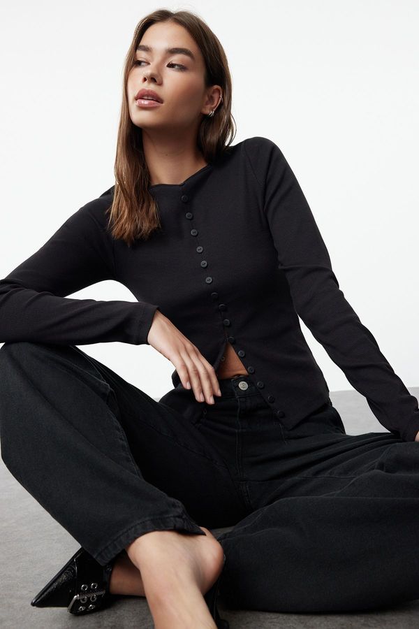 Trendyol Trendyol Black Button Detailed Crew Neck Ribbed Flexible Regular Length Knitted Blouse