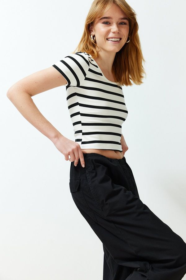 Trendyol Trendyol Black Fitted/ Body-Sitting Crop Pool Collar Short Sleeve Flexible Knitted T-Shirt