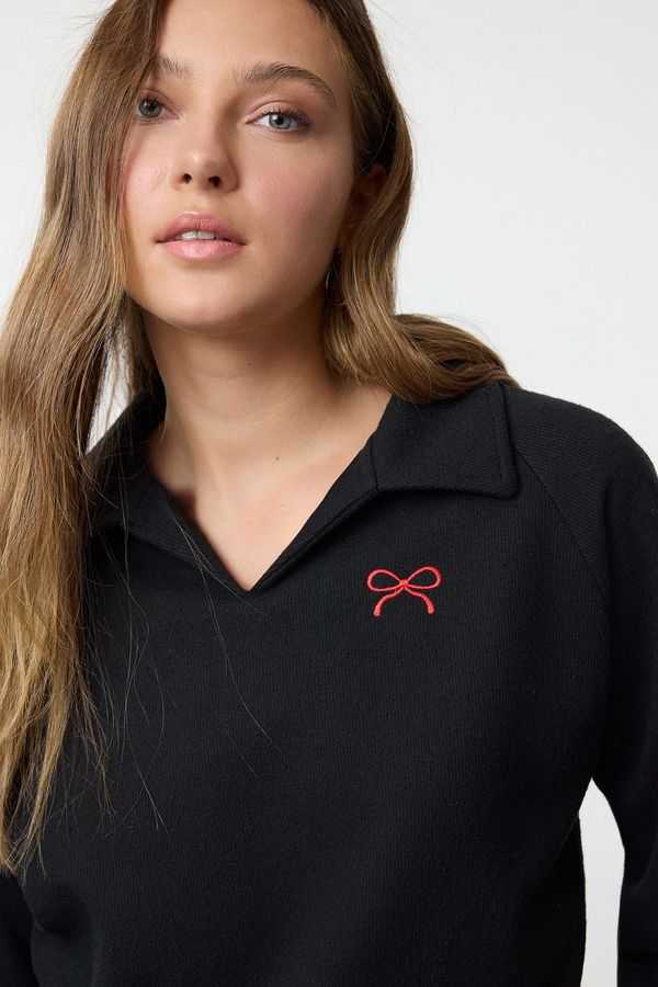 Trendyol Trendyol Black Heart Embroidered Oversize/Wide Pattern Thessaloniki Polo Collar Knitted Sweatshirt