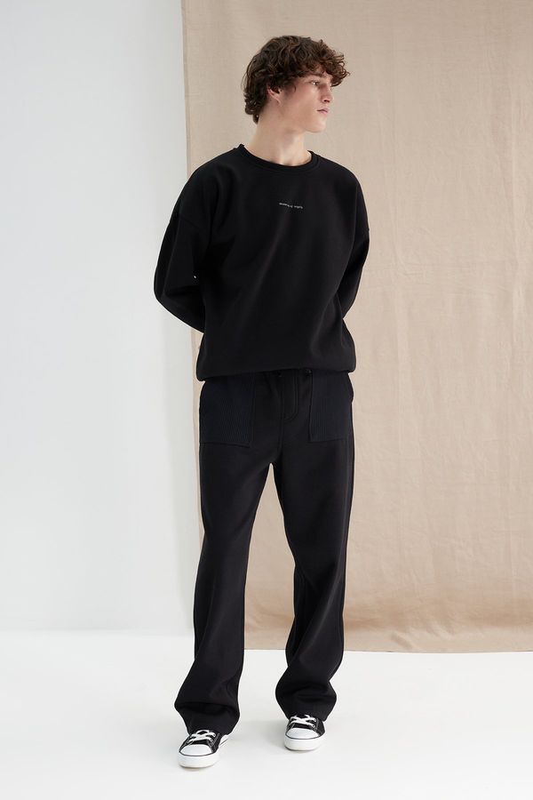 Trendyol Trendyol Black More Sustainable Oversize/Wide-Fit Pocket Textured Sweatpants