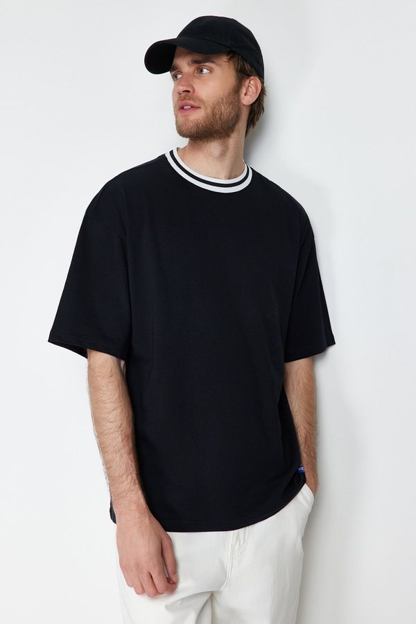 Trendyol Trendyol Black Oversize Collar Detailed Label 100% Cotton T-Shirt